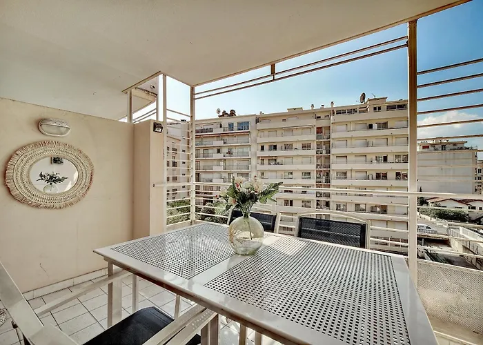 Agreable 2 Pieces Terrasse, Piscine, Clemenceau A1b235 Daire