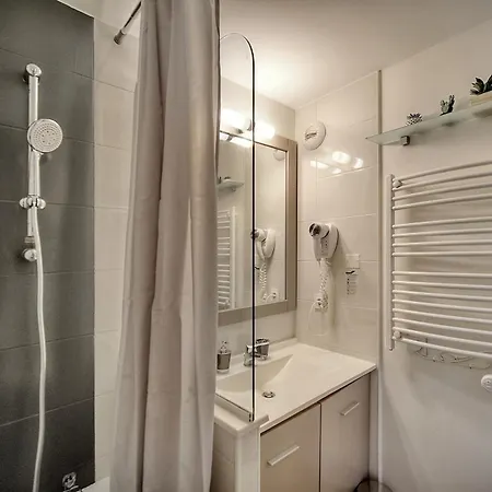 Apartmán Agreable 2 Pieces Terrasse, Piscine, Clemenceau A1b235 *