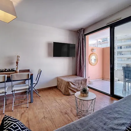 Apartmán Agreable 2 Pieces Terrasse, Piscine, Clemenceau A1b235