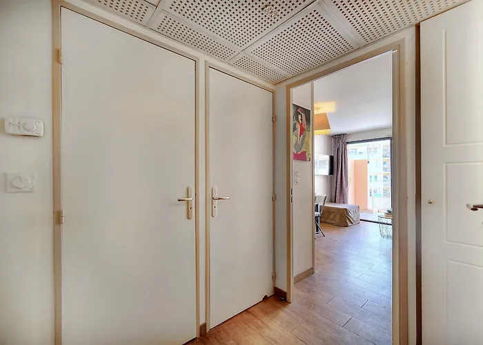 Apartment Agreable 2 Pieces Terrasse, Piscine, Clemenceau A1b235